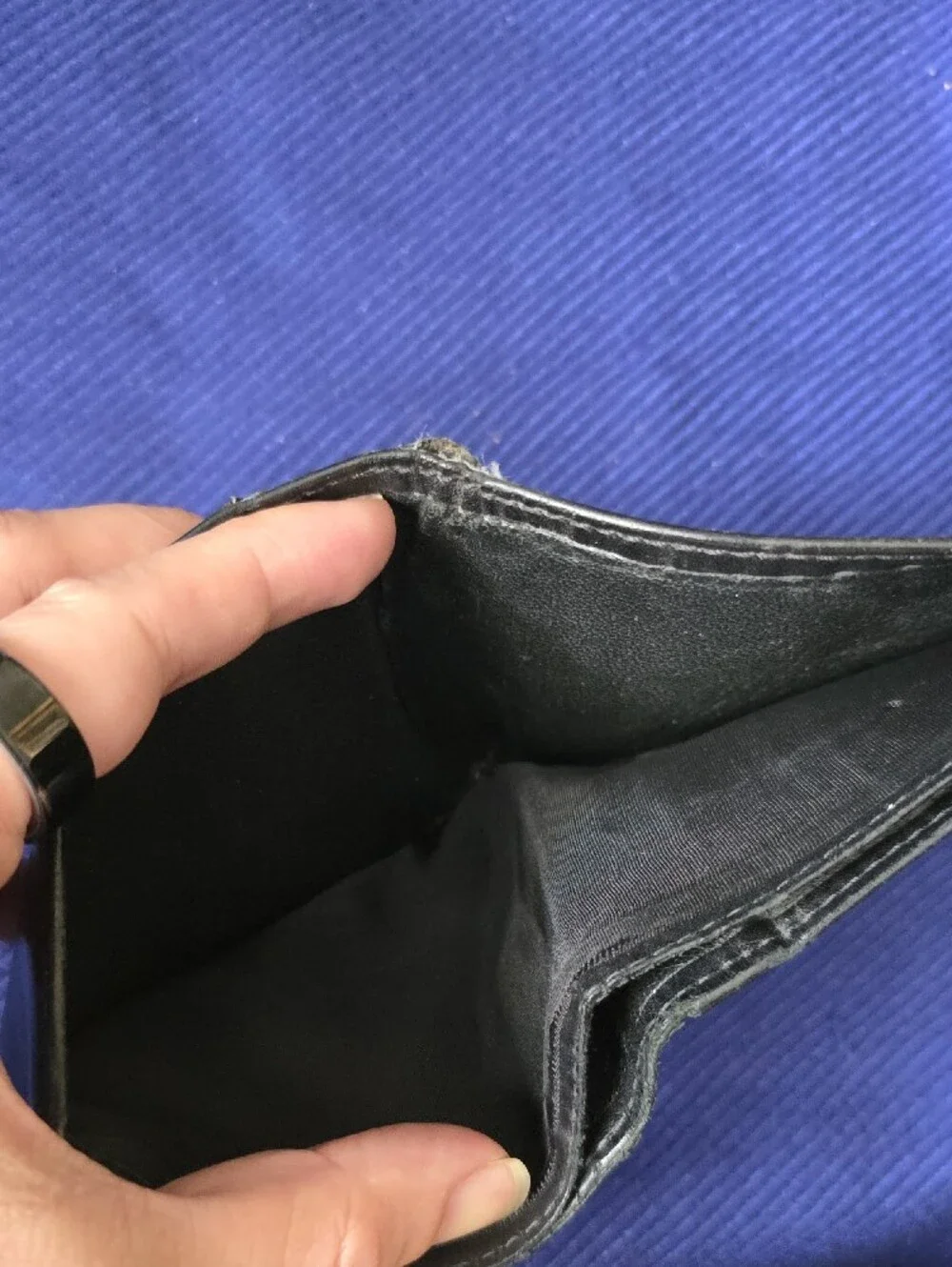 Gucci Black Leather Men's Wallet with Gold Interlocking G